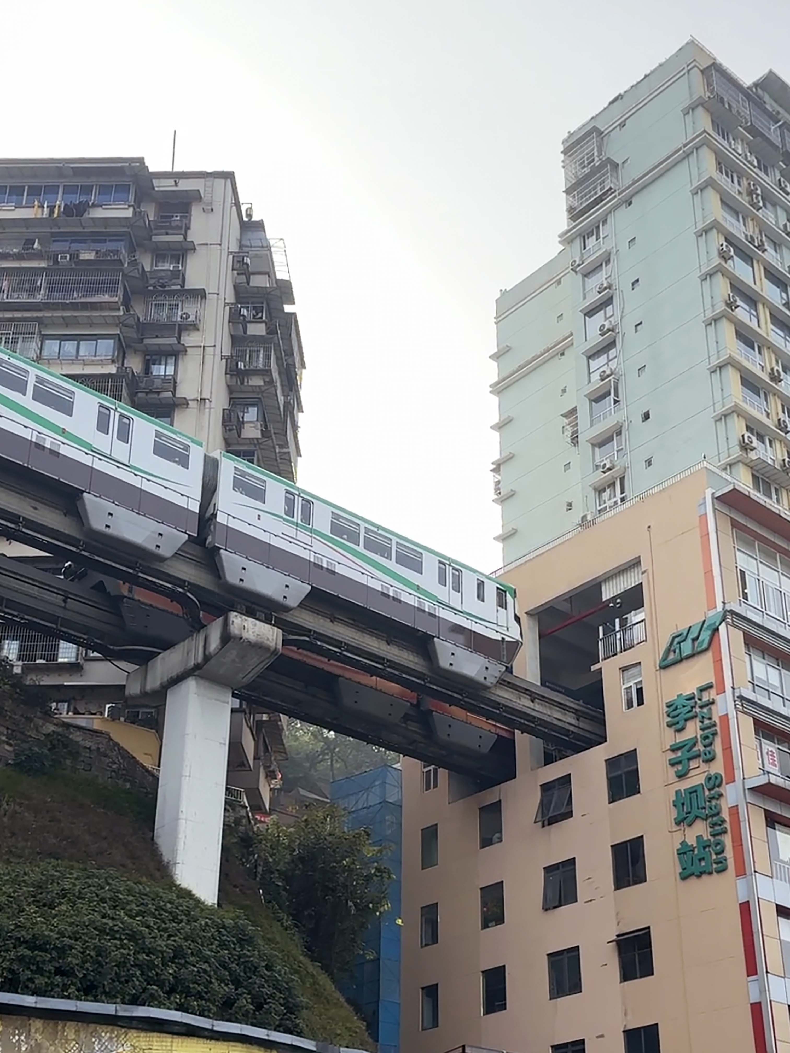 重庆地铁三号线诺拉橡胶地板照片3
